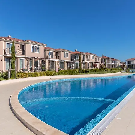 Victoria Residences Villa *